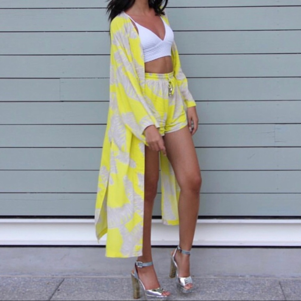 NEW MissGuided Feather Print Yellow Midi Kimono 6 * BLOGGER FAVORITE *